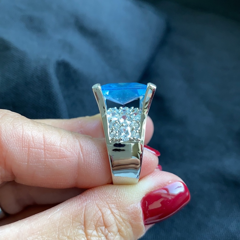 Gorgeous statement ring!! - Picture 5 of 6